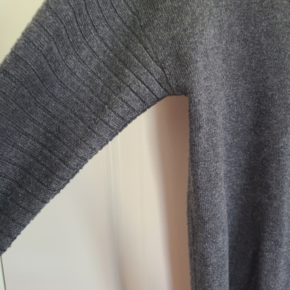 Michael Kors Gray Long Sleeve Sweater Size Small - Picture 3 of 10